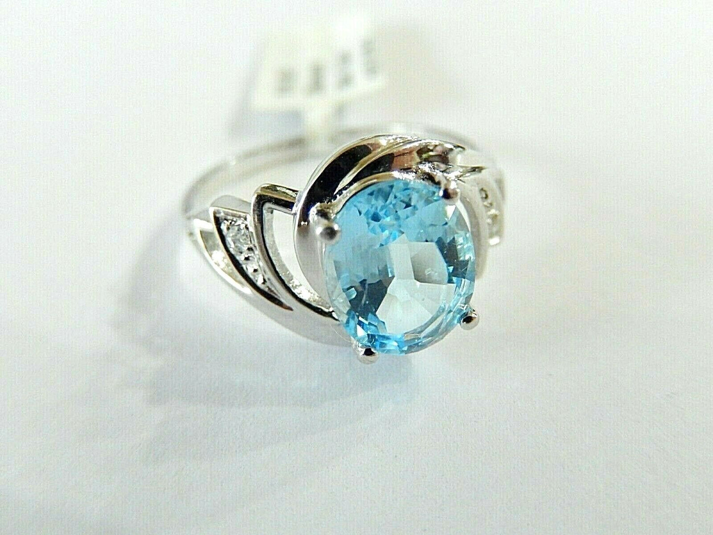 *NWT* 10K White Gold 2.00ct Blue Topaz & Diamond Solitaire Ring 8.25