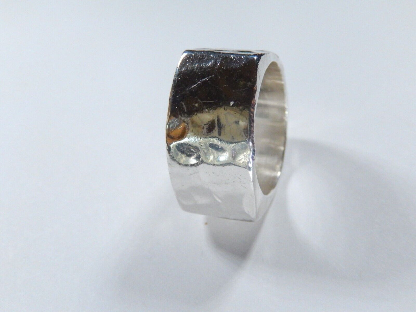 *VINTAGE* Mexican Sterling Silver Three Sided Handmade Wide Hammered Band Sz 7.5