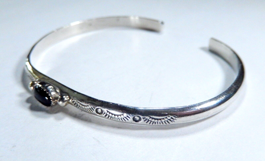 *VINTAGE*  Native American Black Onyx Hand Tooled Sterling Silver Cuff Bracelet