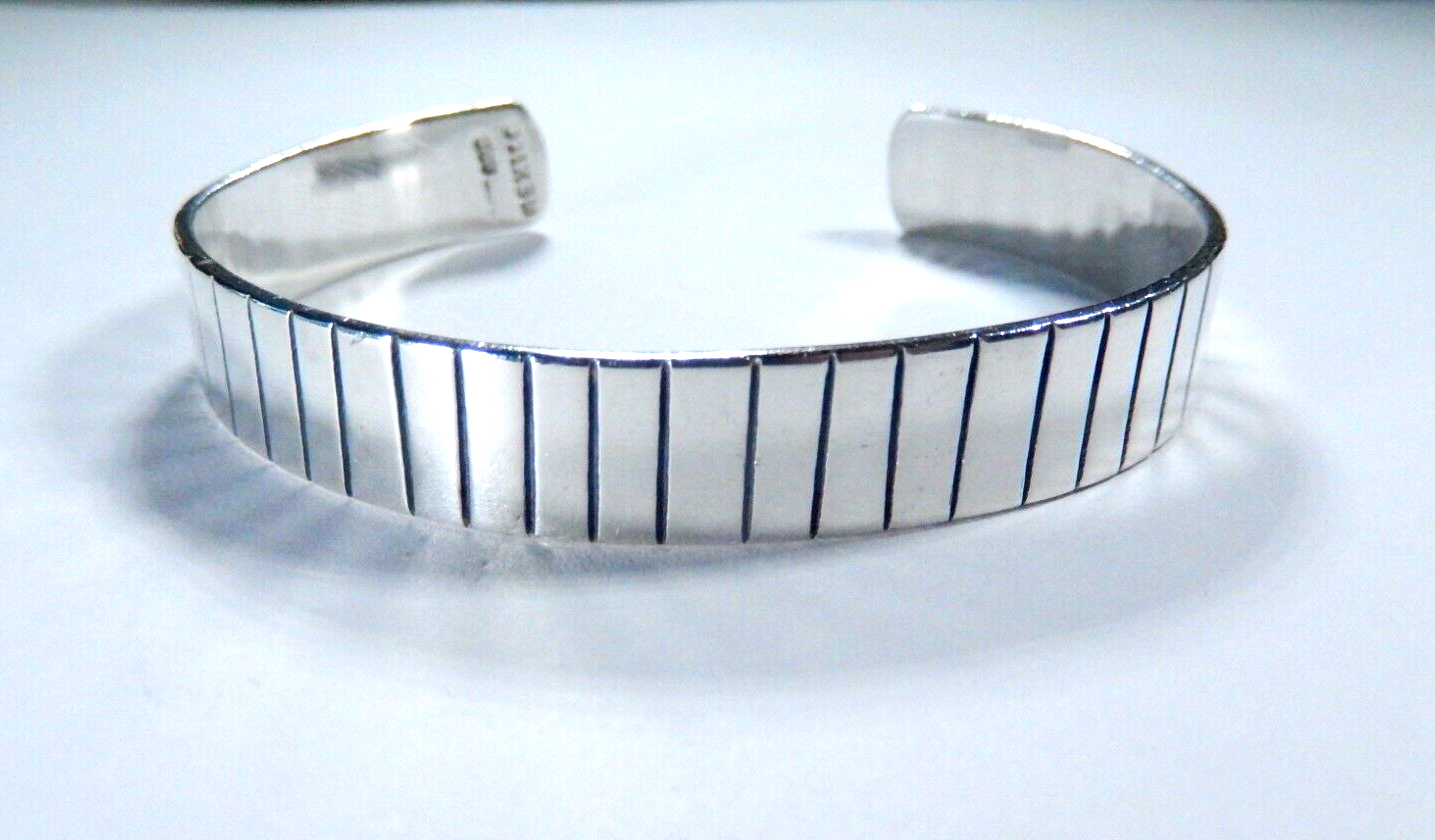 VINTAGE -  Mexico Sterling Silver 9.5mm Cuff Bracelet 20.1 Grams Size 7 Inch