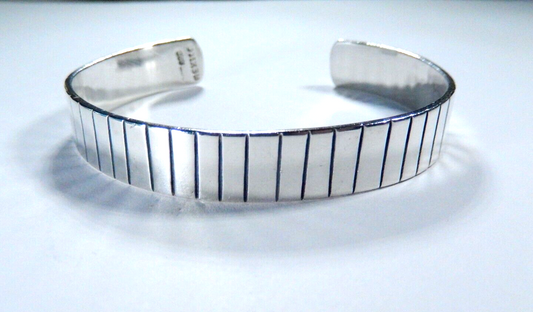 VINTAGE -  Mexico Sterling Silver 9.5mm Cuff Bracelet 20.1 Grams Size 7 Inch