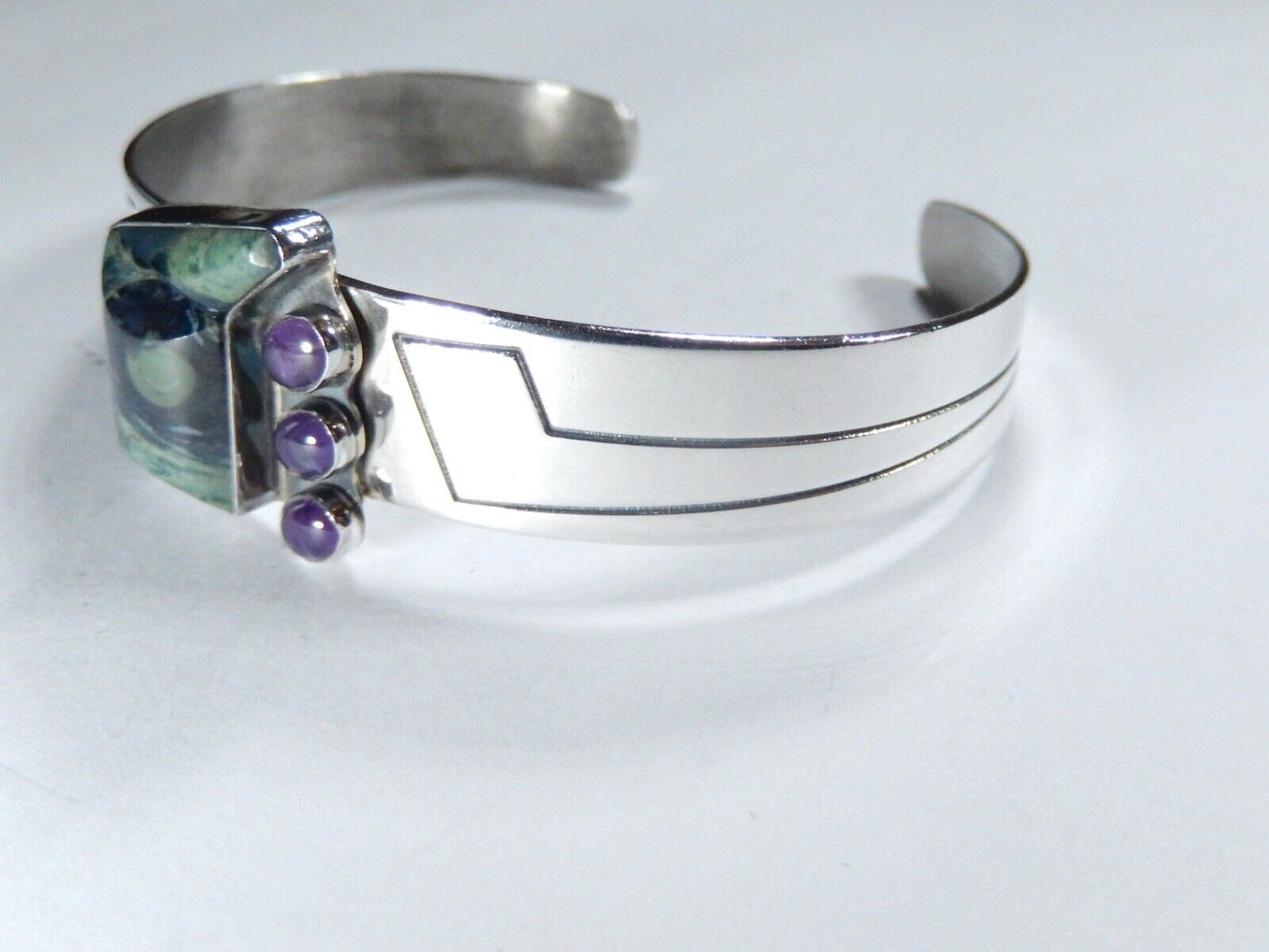 VINTAGE -  Mid-Century Modern Sterling Silver Green Agate & Amethyst Bangle 22gm