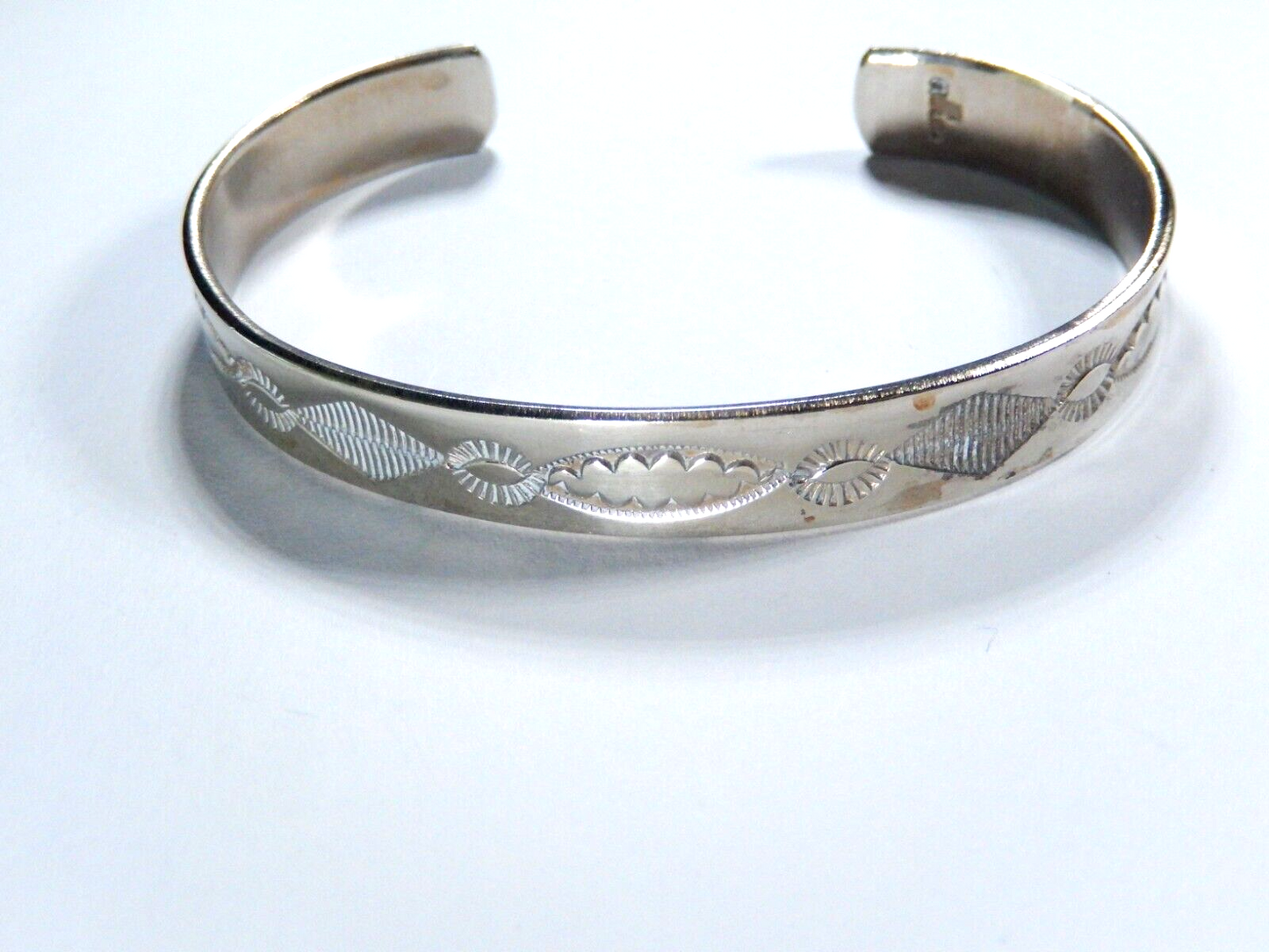 *VINTAGE* Native American "RB" Running Bear Sterling Silver Tooled Cuff Bracelet