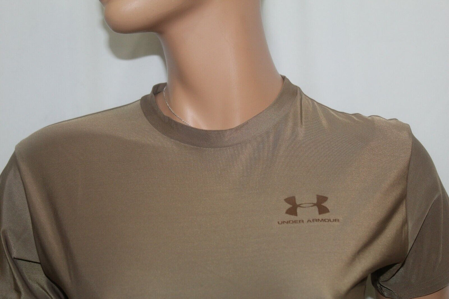 Under Armour Women's Fitted Shirt Size M,  Brown,  Polyester, Spandex, MINT