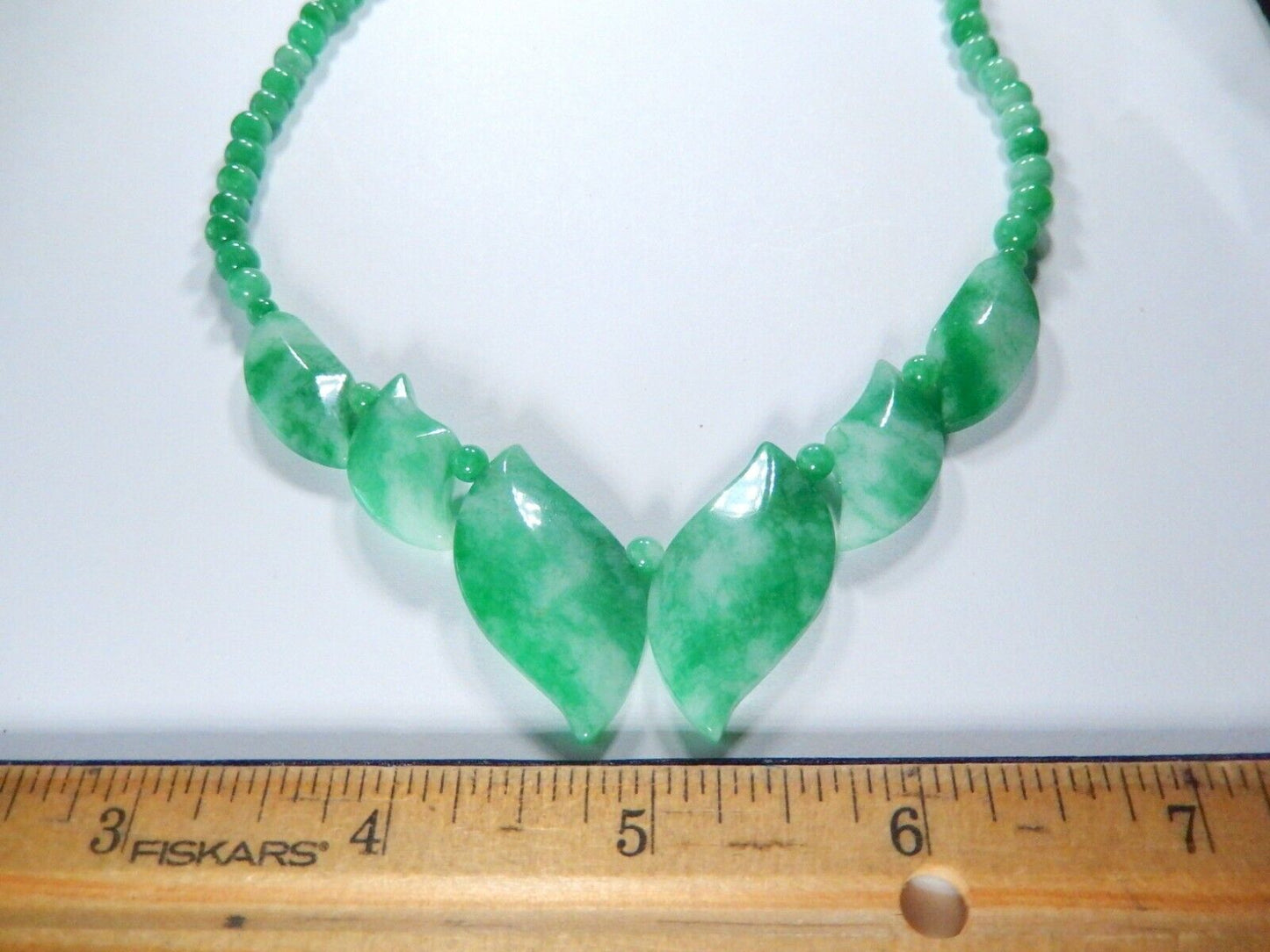 *VINTAGE*   Carved Green Jade & Round Beads 17" Necklace