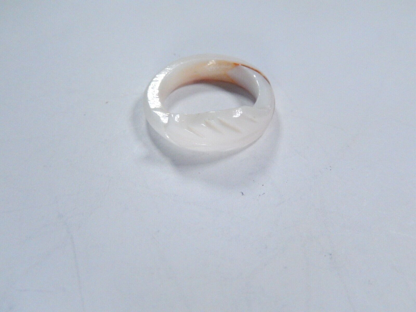 *VINTAGE*  Natural Mother Of Pearl Shell Ring Hand Carved Feather Band Size 6