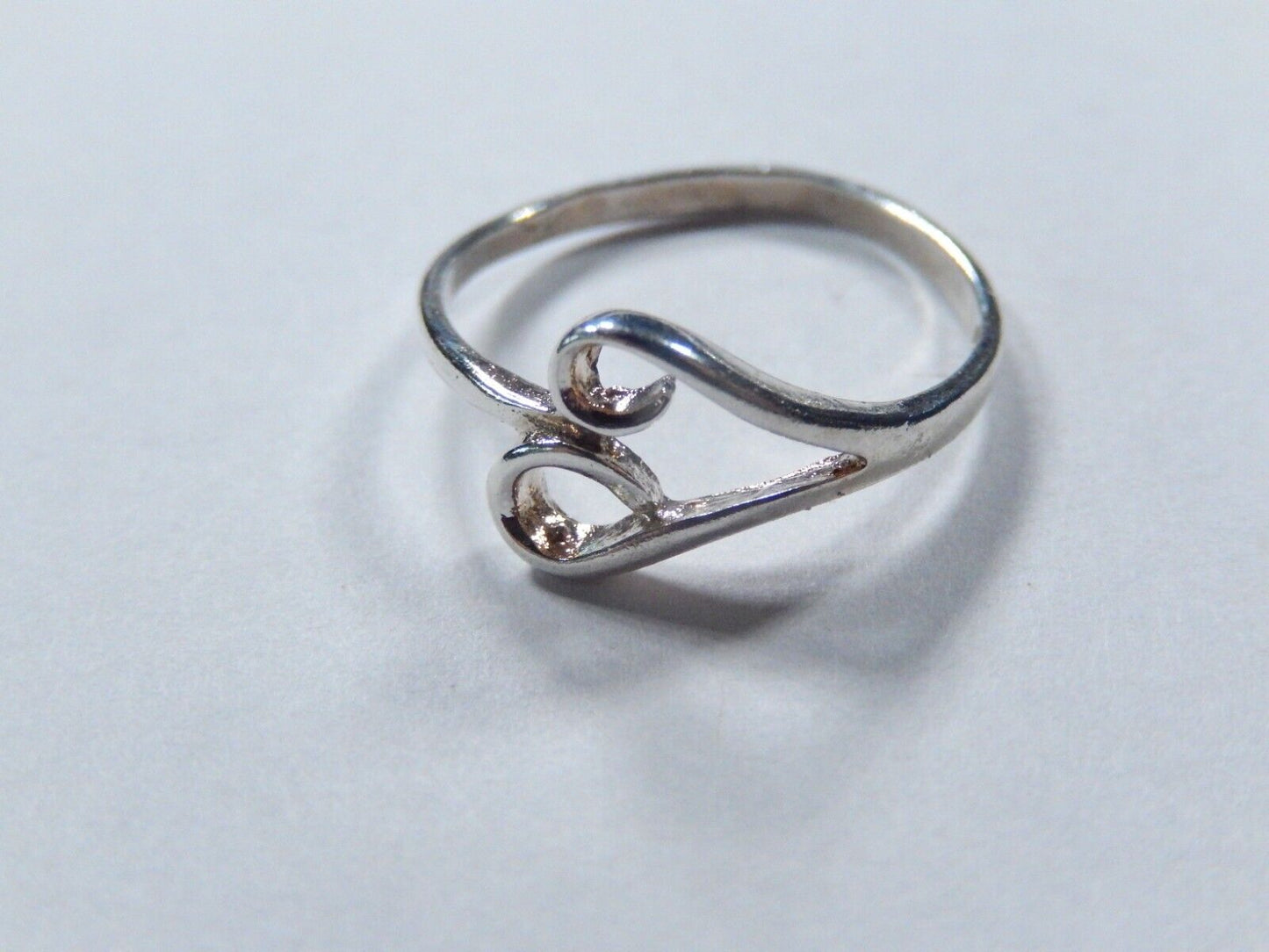 *VINTAGE*  925 STERLING SILVER OPEN SCROLL HEART RING SIZE 7.25
