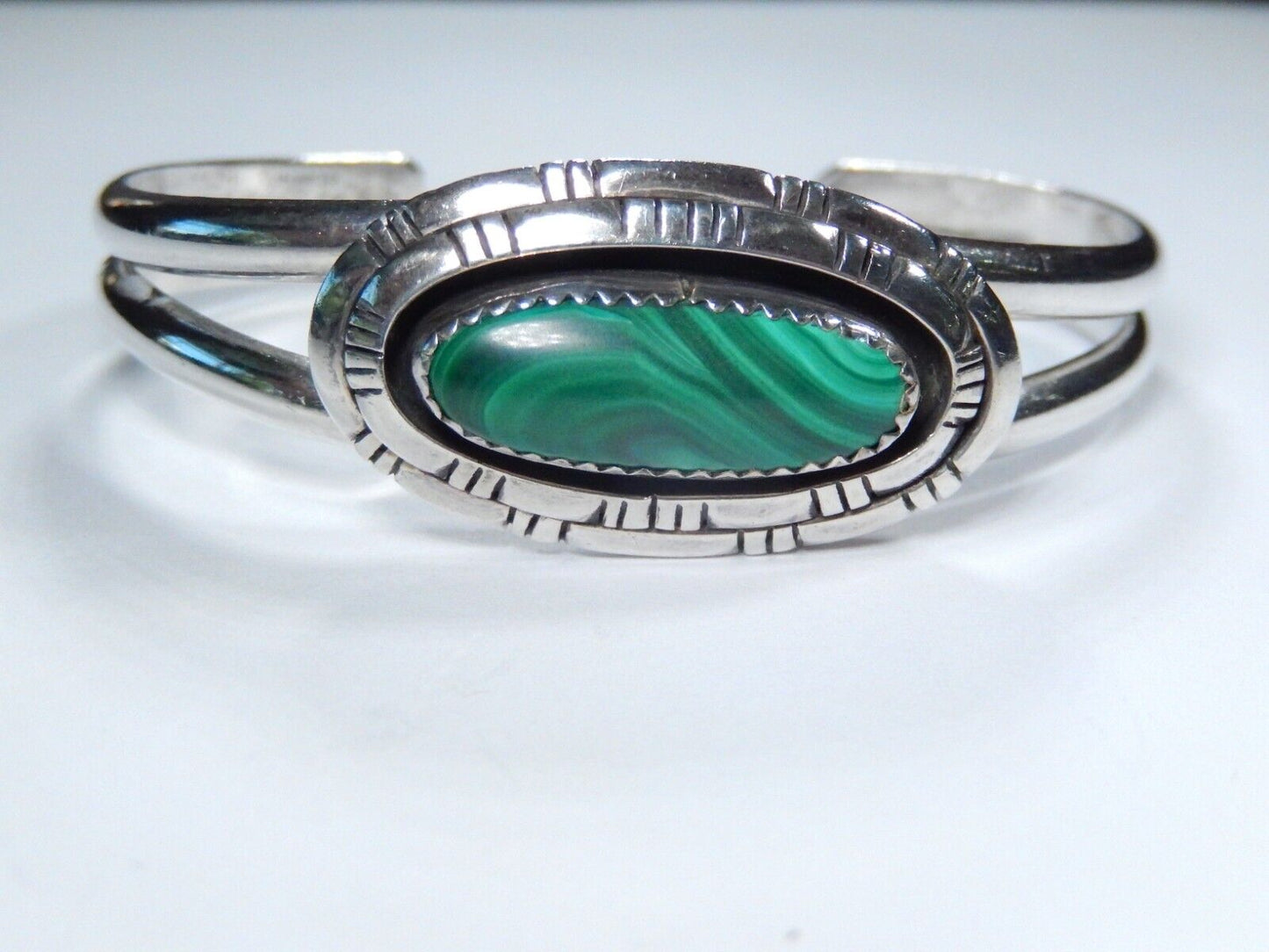 *VINTAGE*  Native American Navajo Artist "Smith" Malachite Sterling Silver Cuff