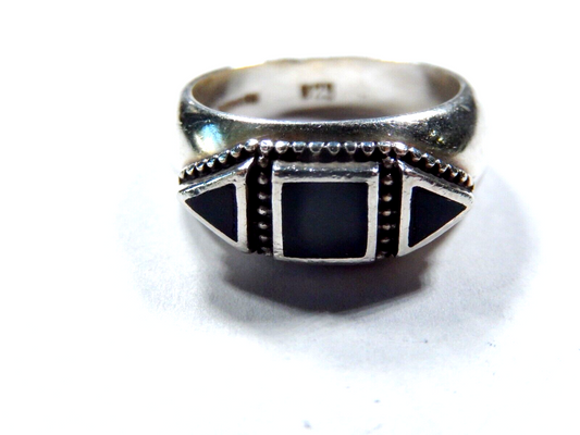*VINTAGE* Women's 925 Sterling Silver with Black Onyx Three Stone Ring Sz 5