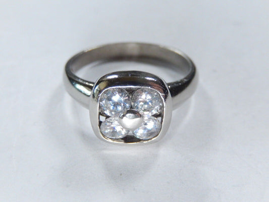 *VINTAGE* Sterling Silver Ladies Four Round Cut CZ Stones Ring