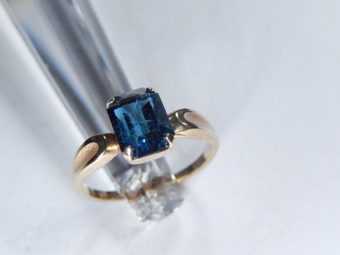 VINTAGE - 10K Yellow Gold Blue Topaz Solitaire Ring - Size 6