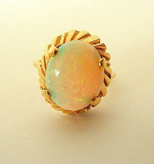 VINTAGE 14k Yellow Gold Beautiful Firey Opal Cocktail Ring Size 35