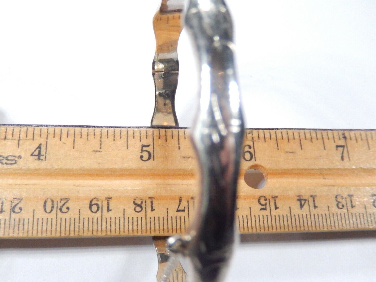 *VINTAGE*  Sterling Silver 5/16" Wide Scalloped Hinged Bangle w/Safety Chain