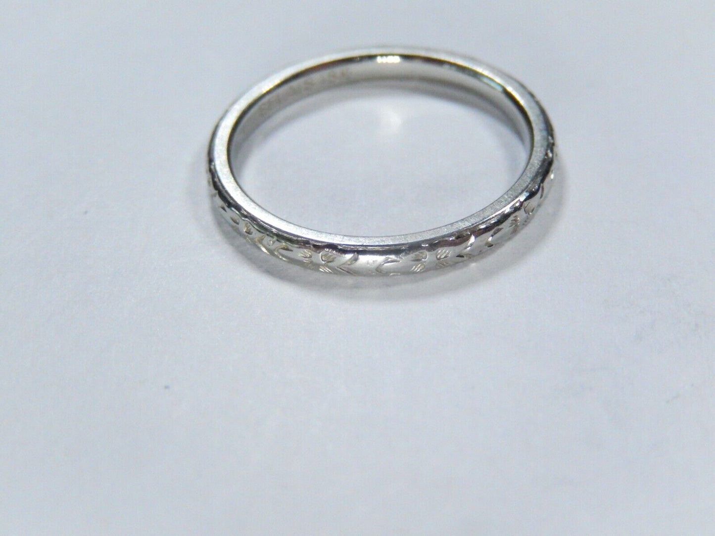 *VINTAGE*  Art Deco Etched Eternity 2mm Wedding Band 18K White Gold Ring Sz 6