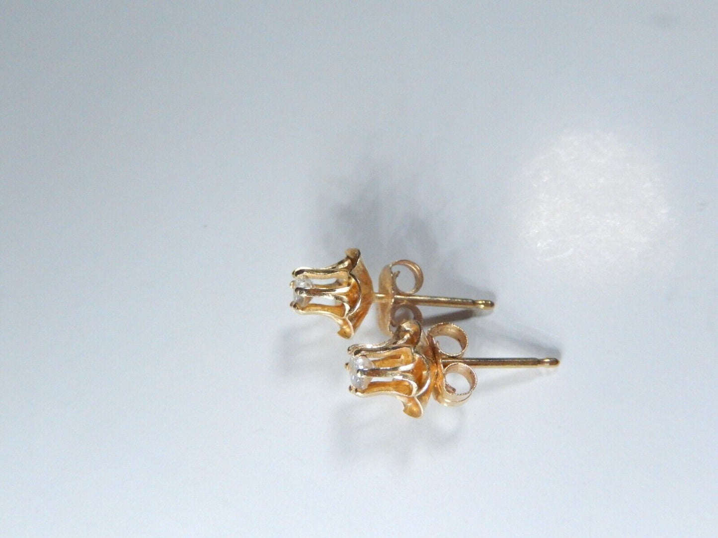 *VINTAGE*  ~ 14K Solid Yellow Gold .25CT NATURAL DIAMOND Buttercup Earrings