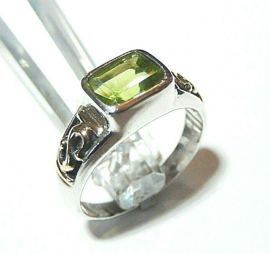 *VINTAGE* Sterling Silver & 14kt Yellow Gold 2.5CT Peridot Ladies Ring Size 9.5