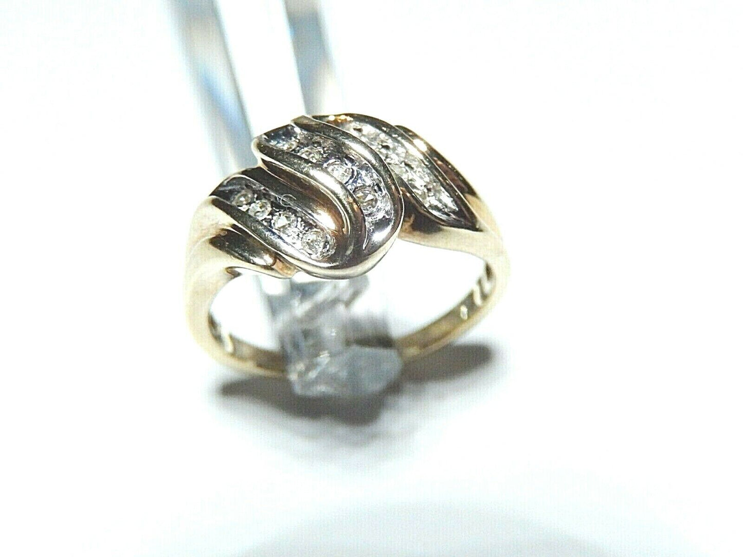 *VINTAGE* 14K Yellow Gold 1/4 CT  Diamond Cluster Ribbon Bypass Ring Size 7.5