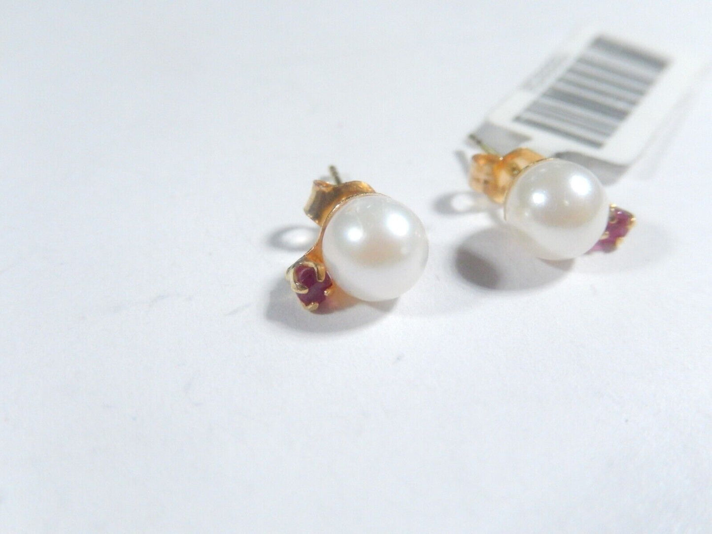 *VINTAGE*  14k Yellow Gold 5.75mm Pearl & Ruby Earstud Earrings