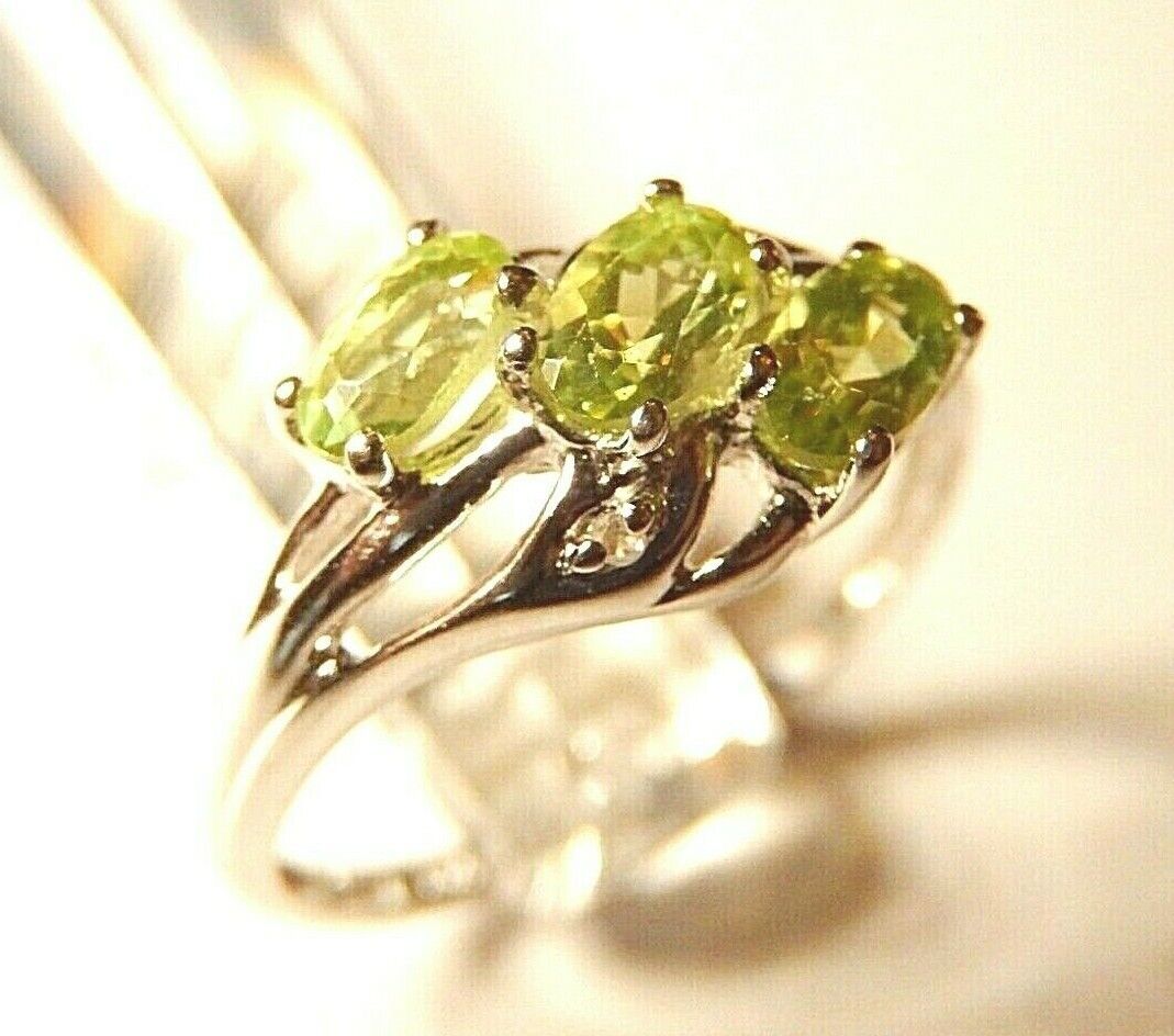 *NWT* 10k White Gold Three Stone Oval Peridot And Diamond Ring Size 7.5