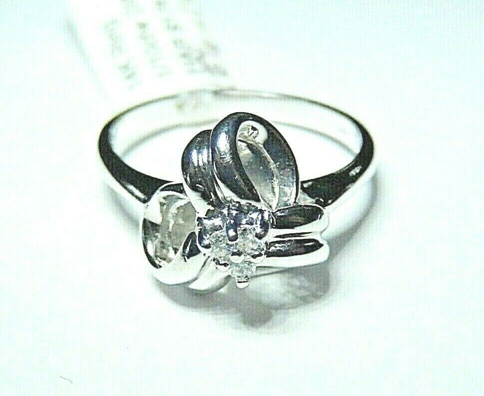 *NWT* 14K WHITE GOLD DIAMOND RIBBON DESIGN RING SIZE 6.5