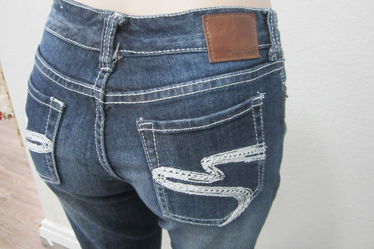 MAURICES Dark Denim Jeans w/ Fade and Embroidered Pockets Bootcut Size 5/6 L29