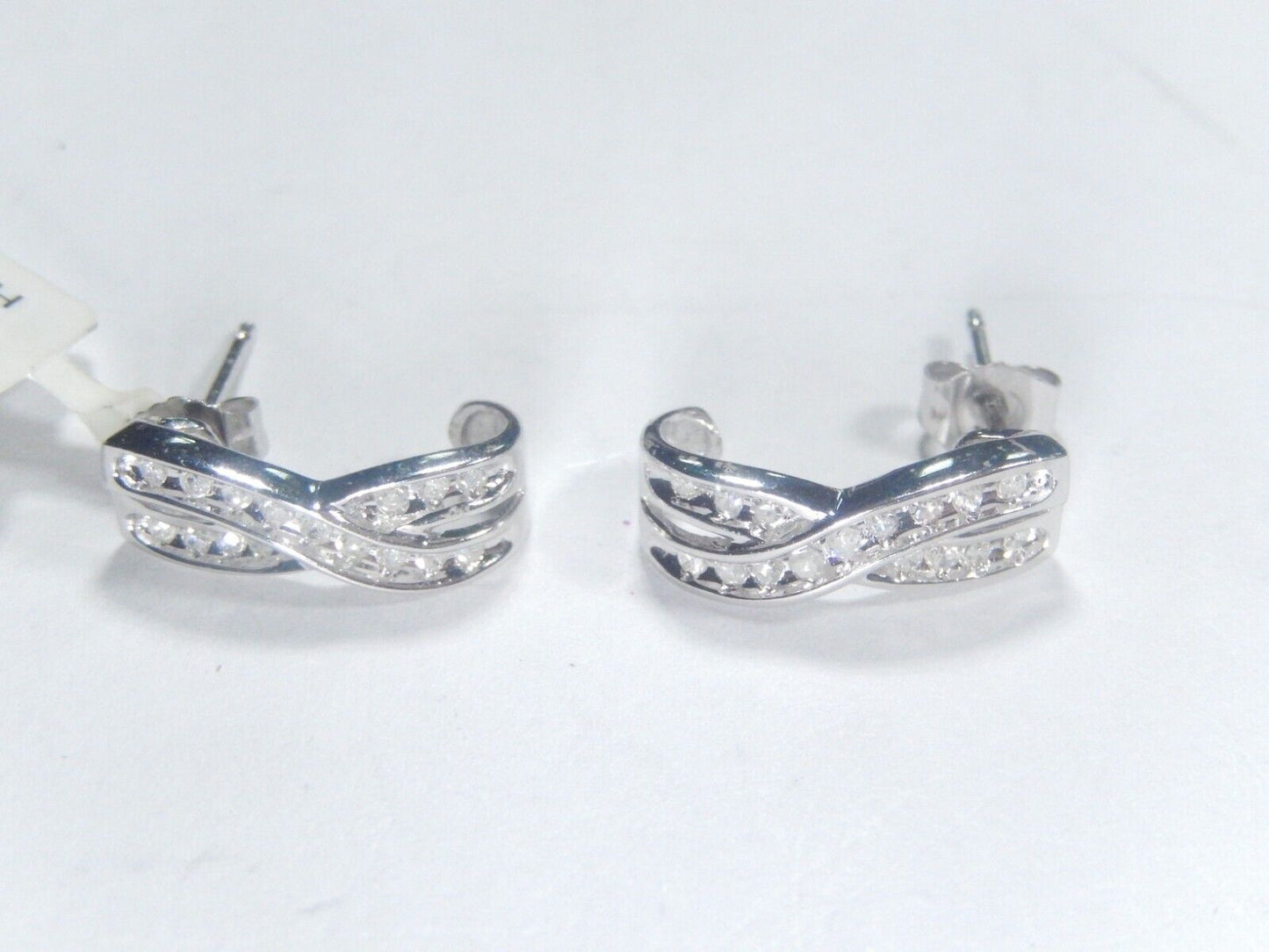 10kt White Gold Womens Round 1/3 CT Natural Diamond Infinity Earrings