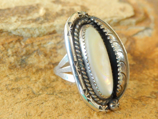 *VINTAGE*  LARGE Native Amer. Sterling Silver Feather Mother Pearl Ring Size 6.5