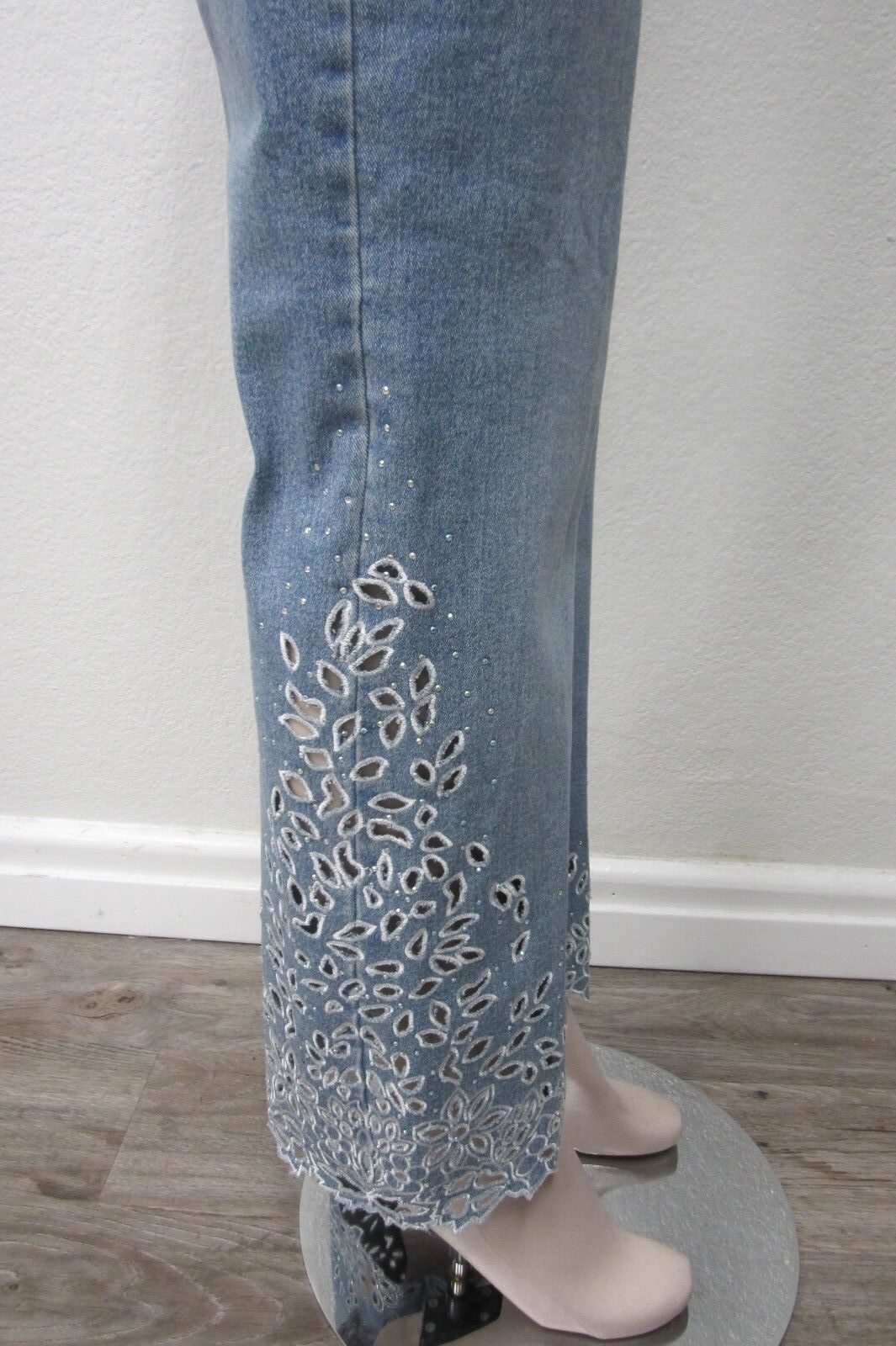 Very Vera Jeans Peek-a-Boo Holes Leg Embellished Jewels Size 6 x L31"