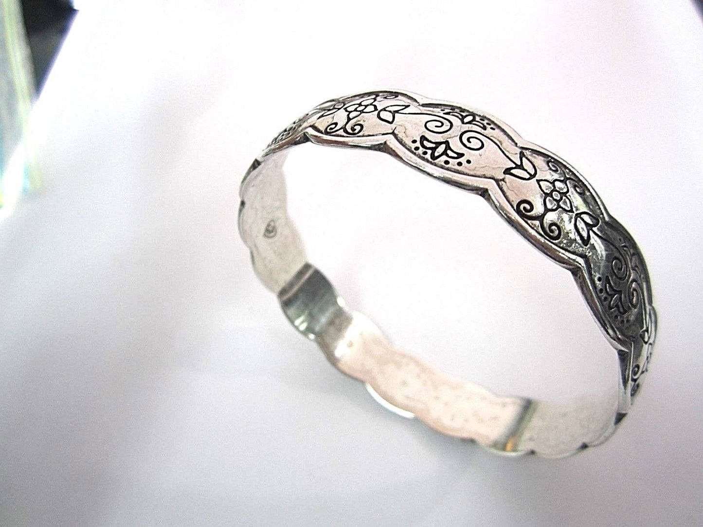 RETIRED BRIGHTON DECORATIVE SCALLOPED SILVER BANGLE 1/2" WIDTH