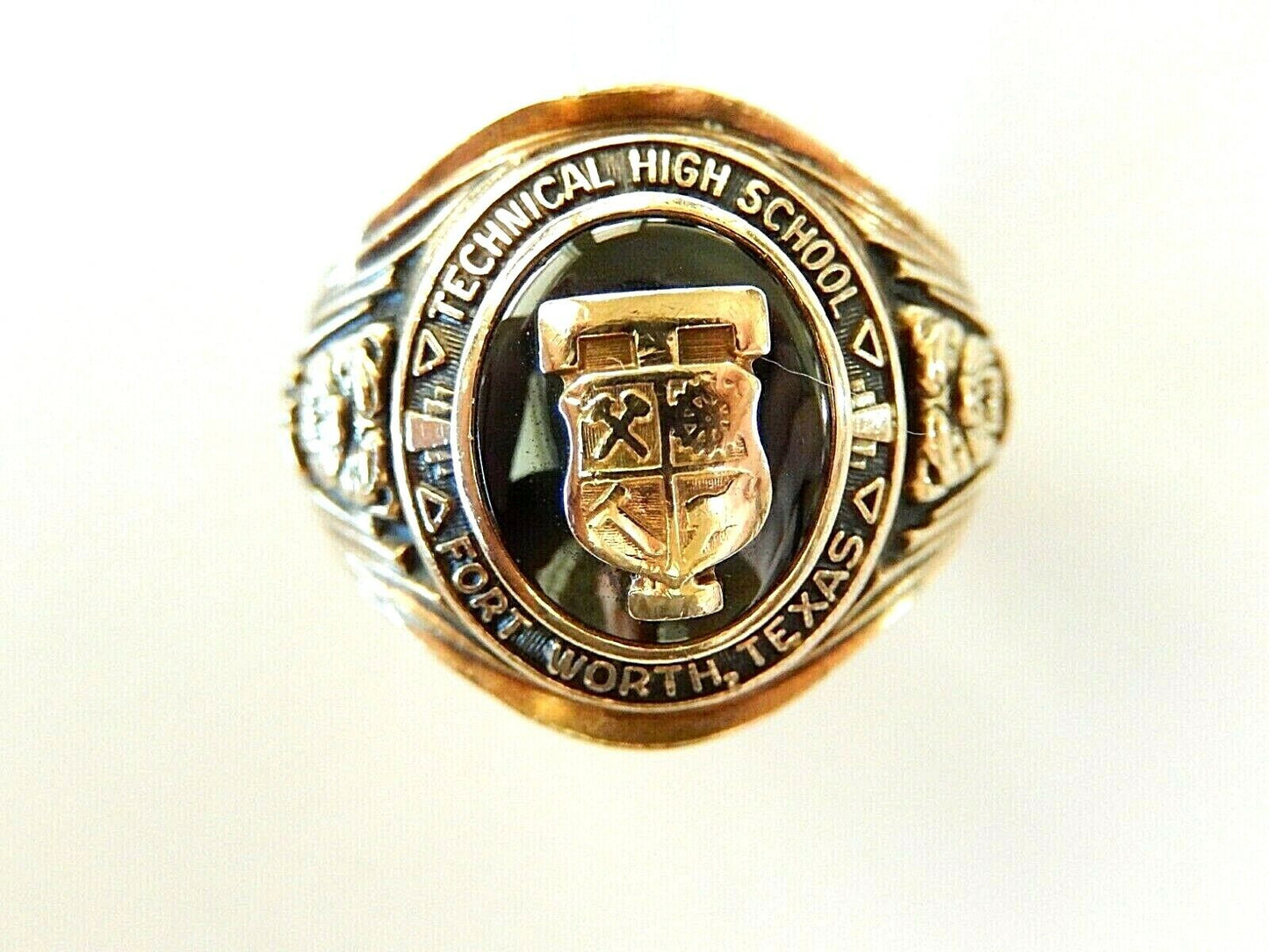 *VINTAGE* Heavy 1946 Haltoms Solid 10K Yellow Gold Class Ring with Great Detail