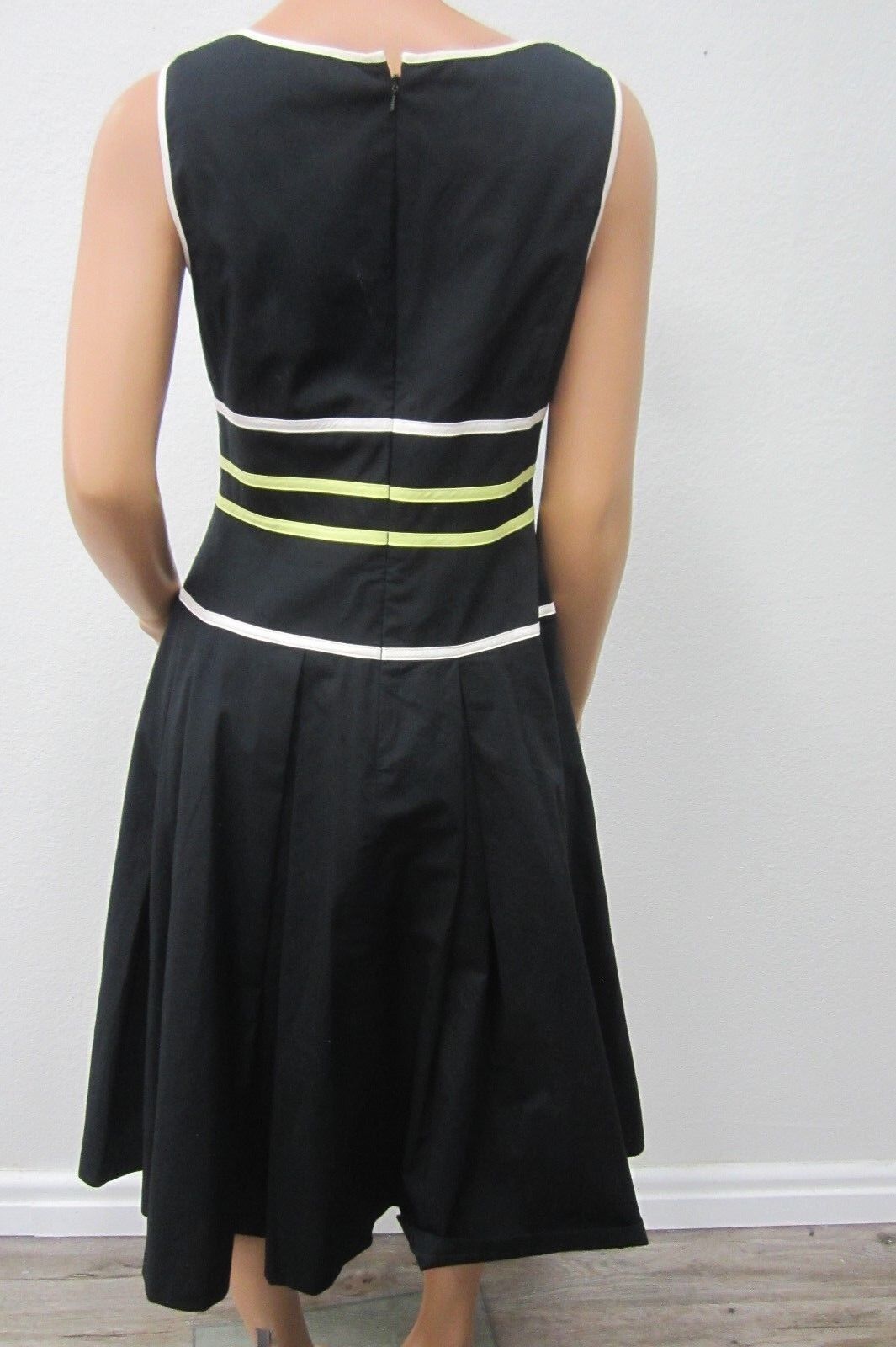 VERY NICE Liz Claiborne Career or Any Occasion Women's Lined Black Dress Size 8