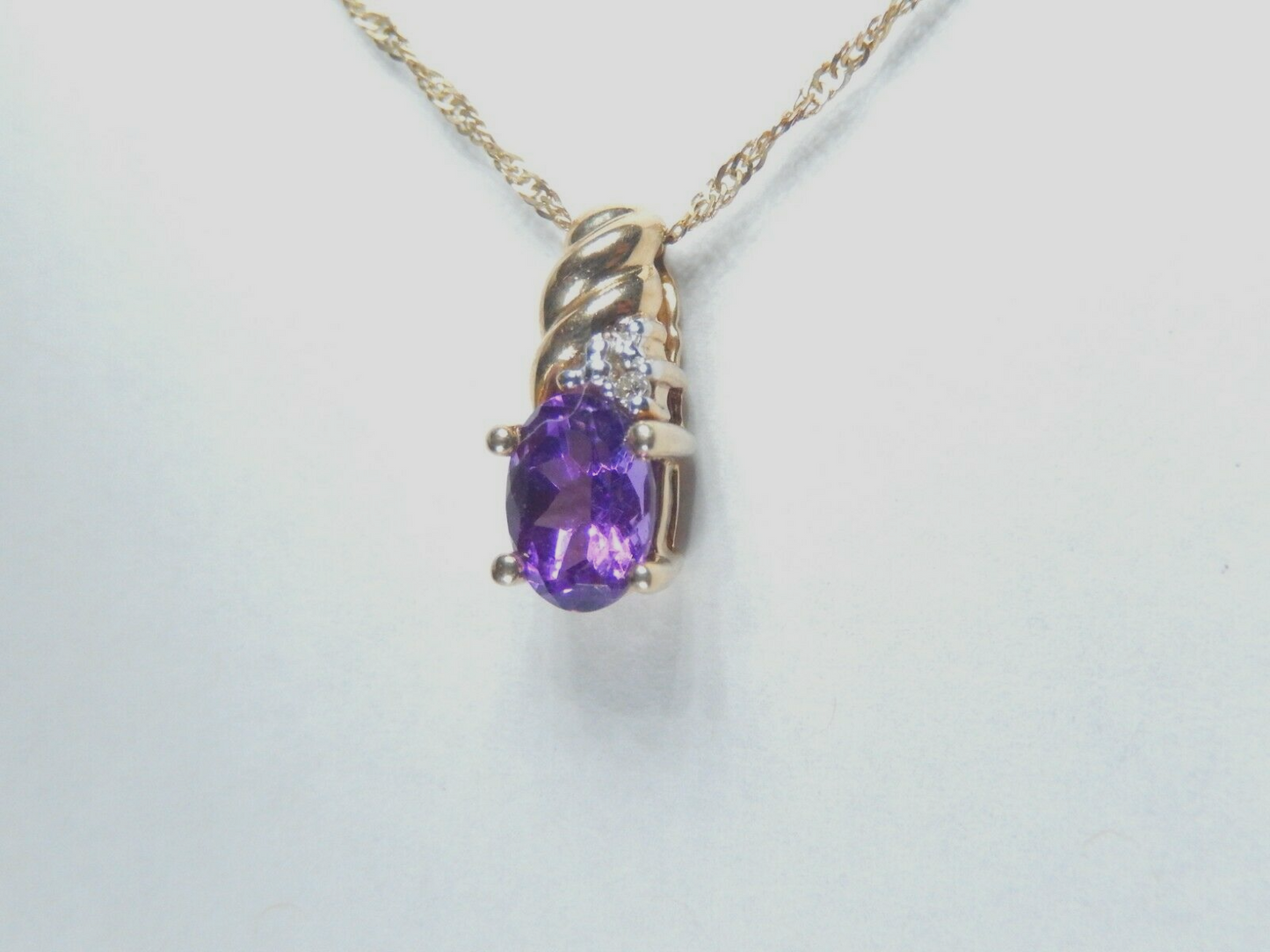 *NWT* 14k Yellow Gold .75CT Oval Amethyst And Diamond Pendant with 16" Chain