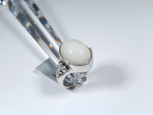 *WINTAGE* 925 Sterling Silver 14mm x 10 Oval Mother-of-Pearl  Ring Size 6