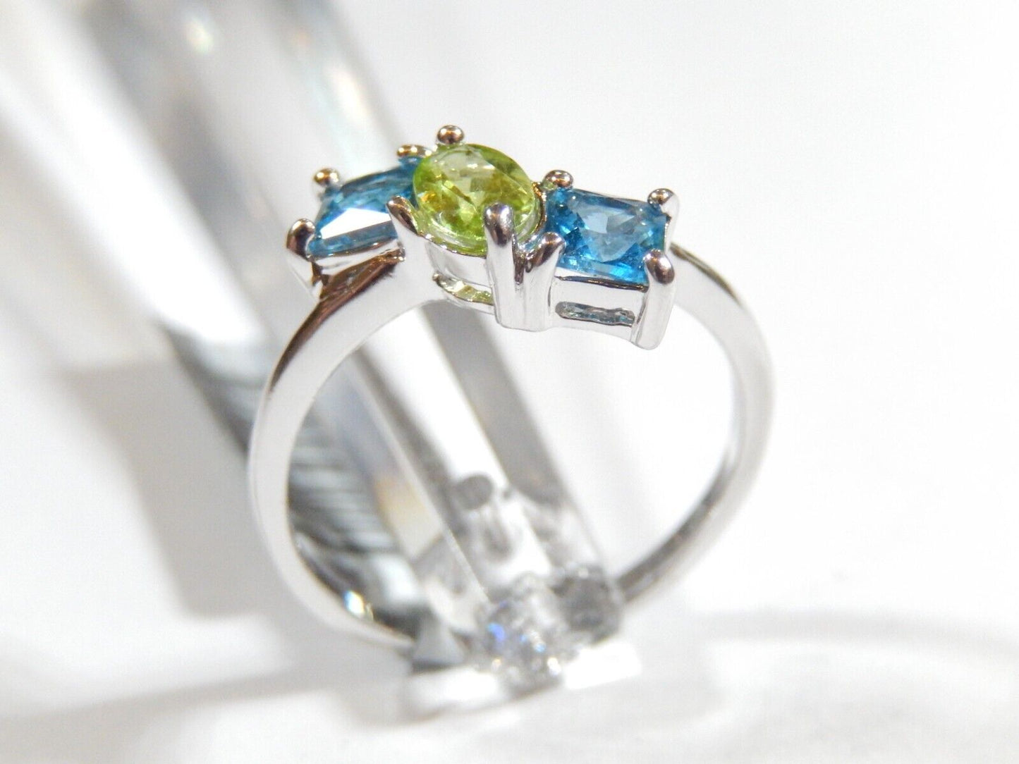 *VINTAGE*   Sterling Silver London Blue Topaz & Peridot Three Stone Ring Sz 8