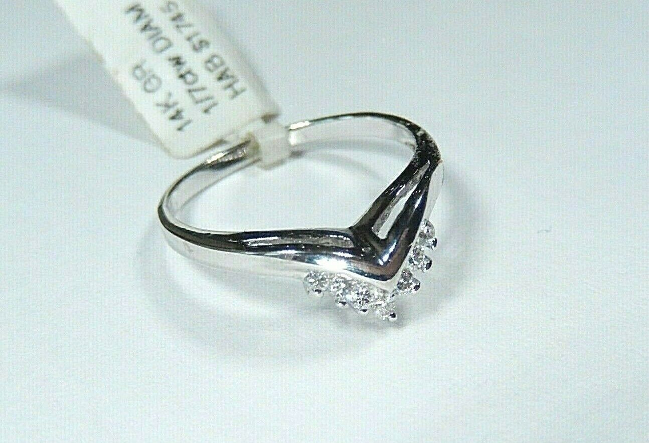 *NWT* 14k White Gold and Diamond  Pointed Wedding Ring Band Size 6.5