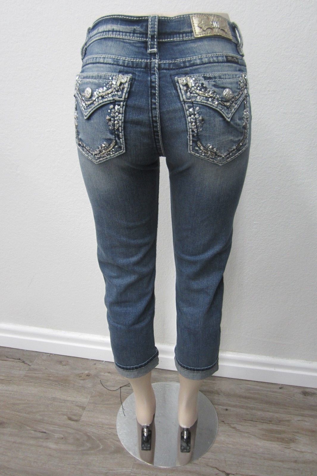 NWT Miss Me Jeans Cuffed Embellished Embroidered Pocket Capris M3153P Sz 26 x 20