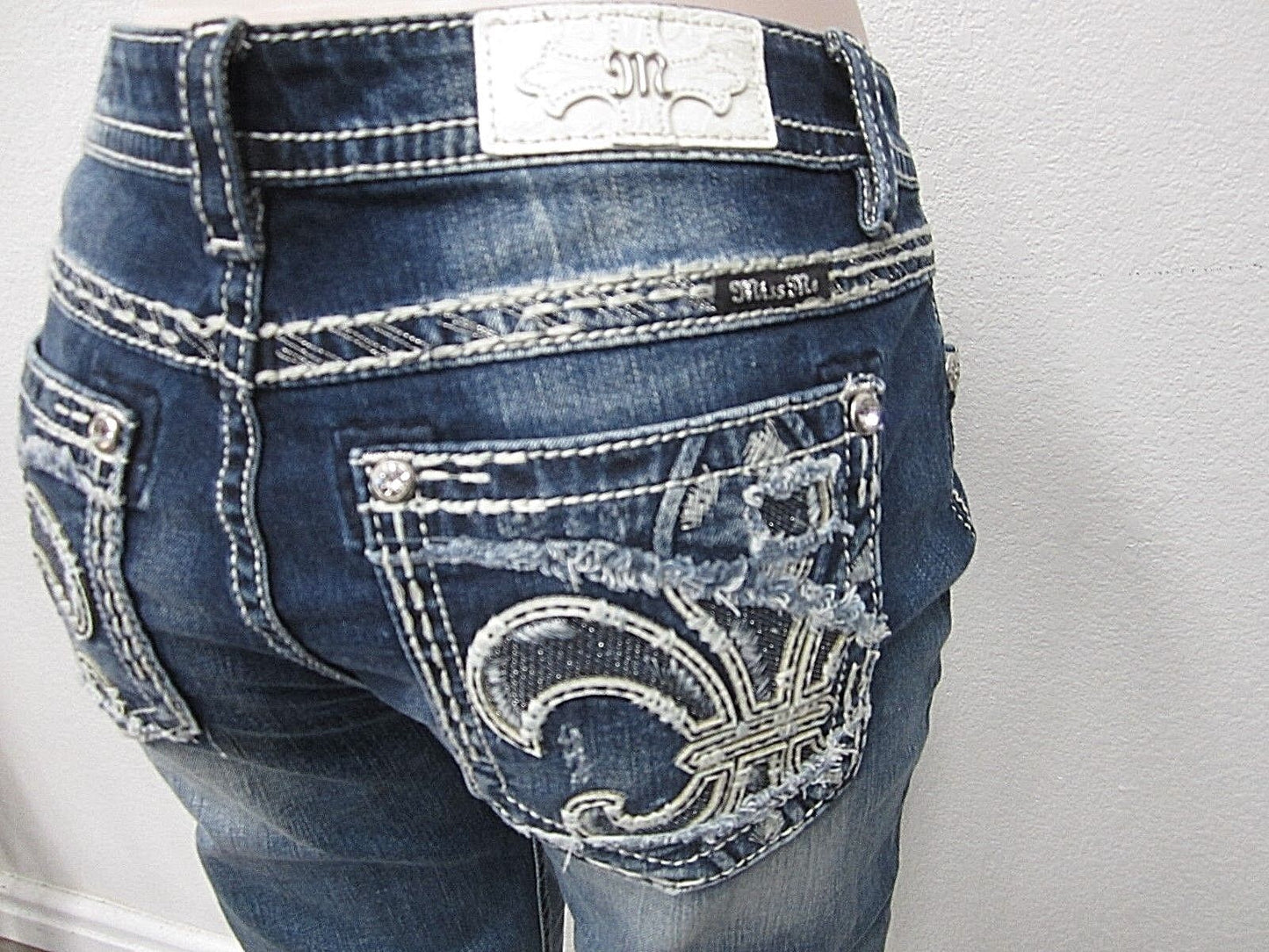 NWT Miss Me Jeans Code Shred Distressed Fluer De Lis Capris MP7810P Size 24 x 20