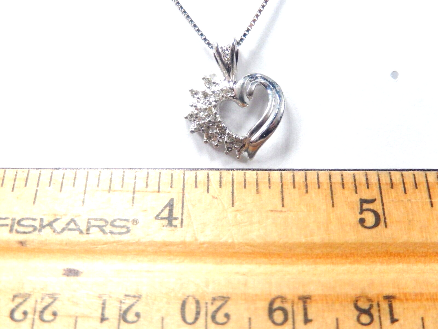 10k White Gold 1/4CT Natural Diamond Heart Pendant - w/18"chain