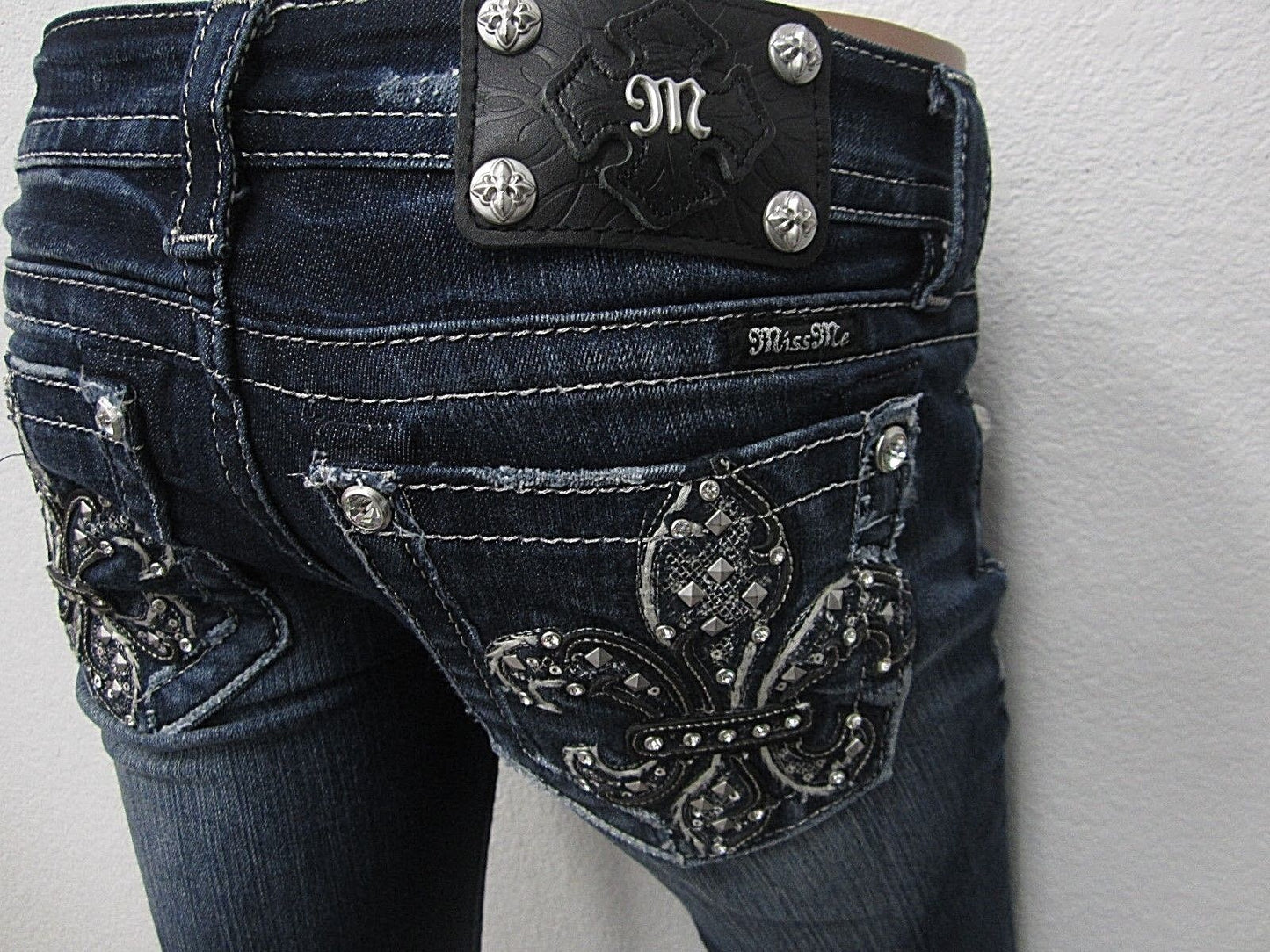 NWT  Women's Miss Me Jeans Signature Boot W25 L32 Super Cute Jeans!!