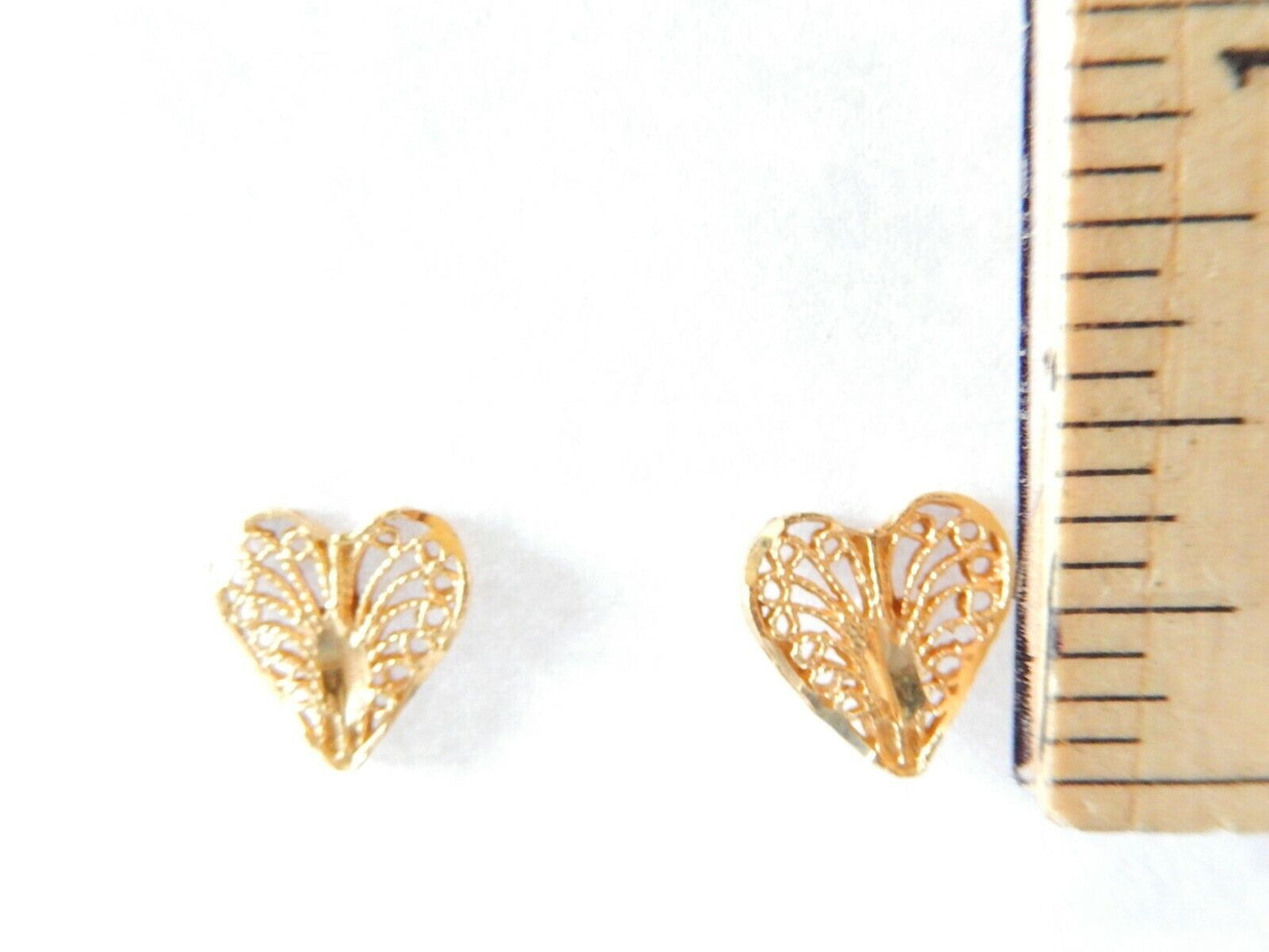 *VINTAGE* Solid 14K Yellow Gold  Heart Filigree Stud Earrings 1/2" x 1/2"