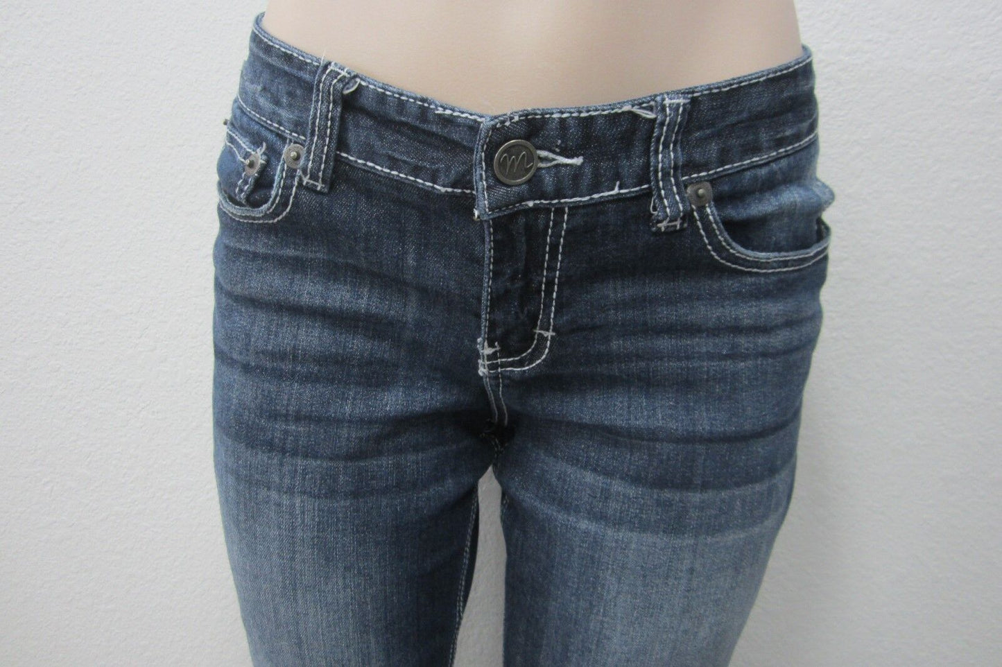 MAURICES Dark Denim Jeans w/ Fade and Embroidered Pockets Bootcut Size 5/6 L29