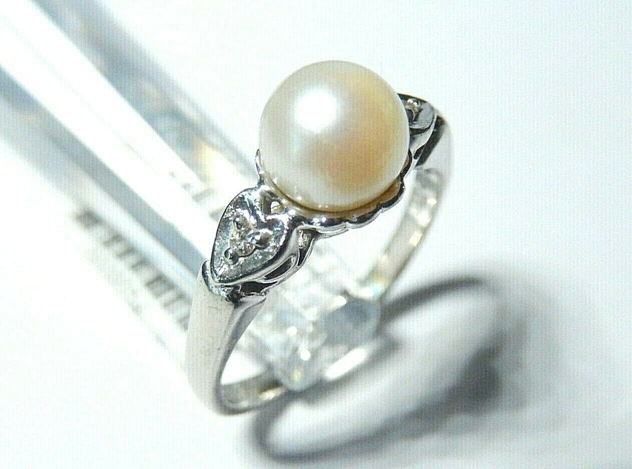 *VINTAGE* 10k White Gold 6.5mm Real Pearl & Diamond Ring Size 6.75