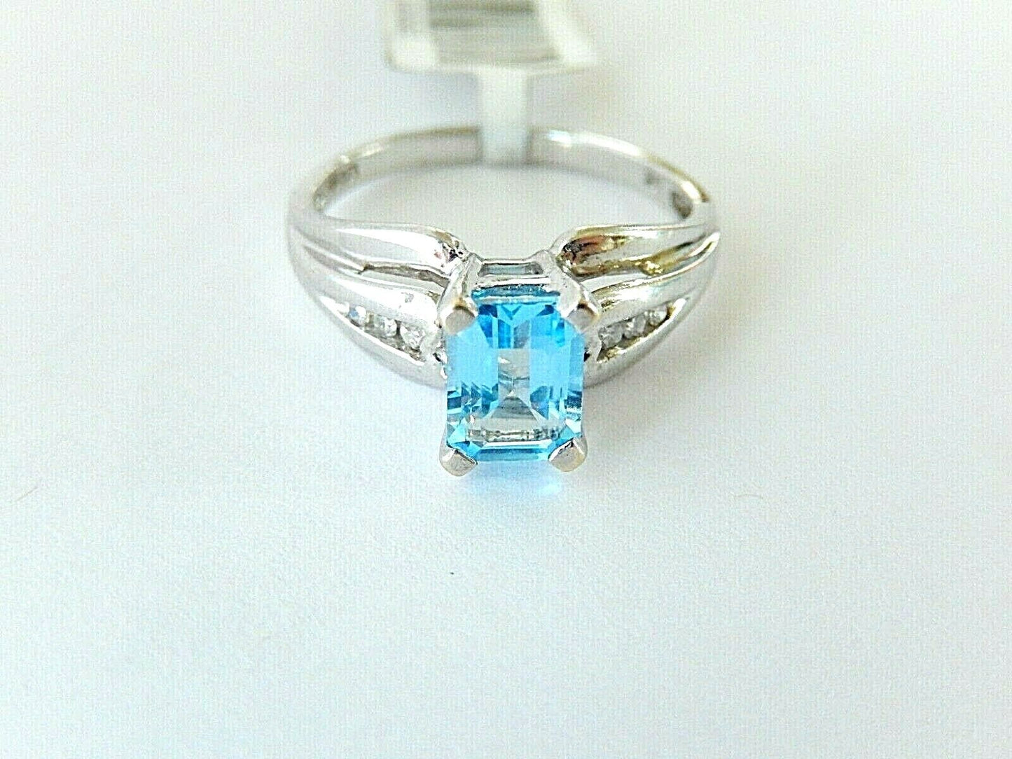 *NWT* 10k White Gold Emerald Cut 1.00 CT Blue Topaz And Six Diamond Ring Sz 7.25