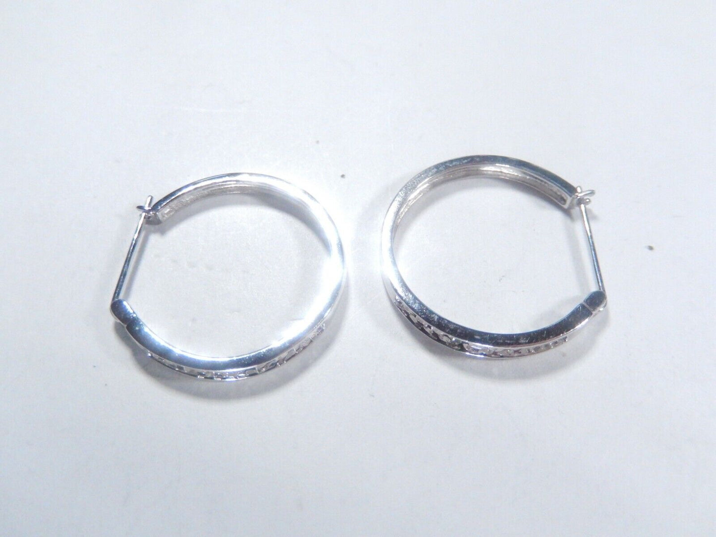 *VINTAGE*  10K White Gold 1/5cttw Natural Diamond 21mm Hoop Earrings