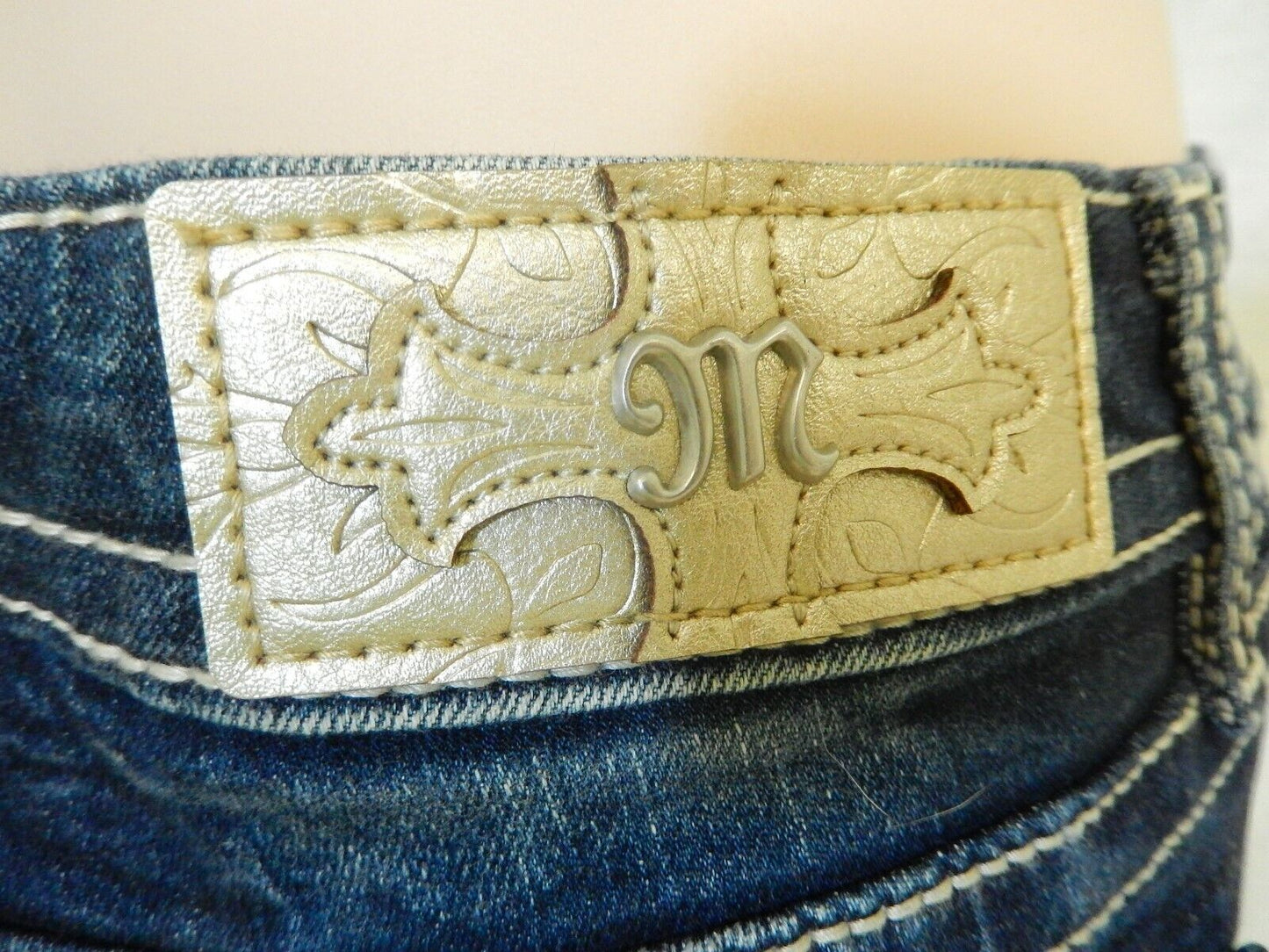 NWT  Miss Me M3316B Paisley Embroidered Dark Wash Boot Cut Jeans Size W26 x L34