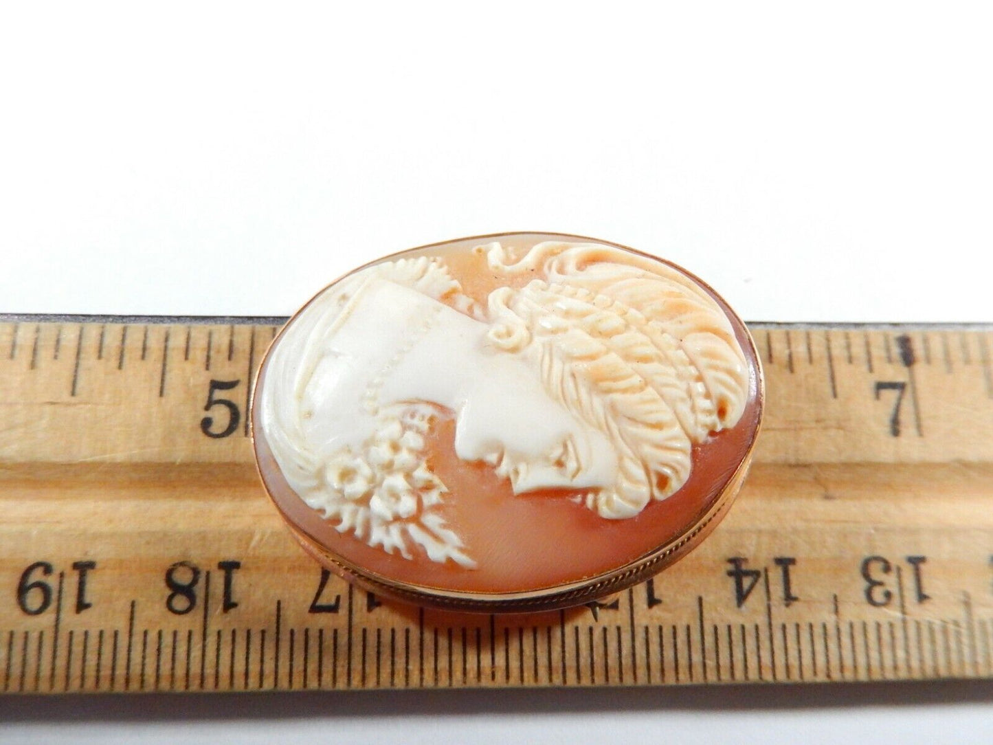 Beautiful VINTAGE 14k Gold Large Carved Shell Cameo Brooch Pin or Pendant