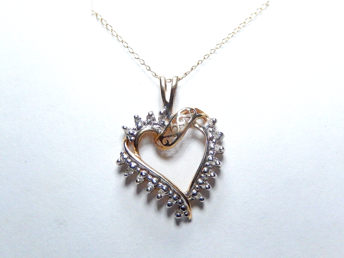 *VINTAGE* 10K Yellow Gold 1/4Ct Natural Diamond Shadow Heart Pendant  18" Chain