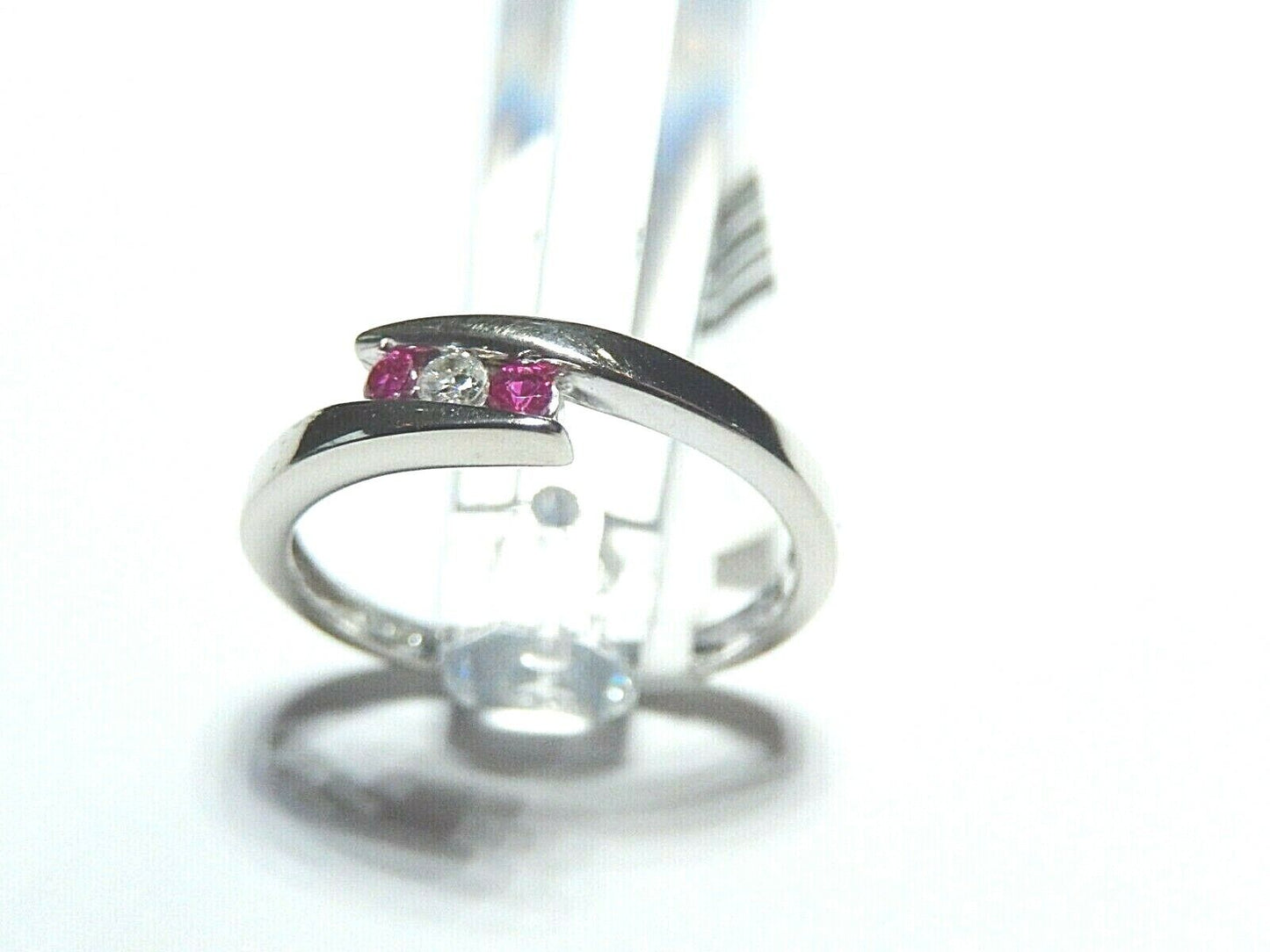 *NWT* 10kt White Gold Womens .25CT Round Ruby Diamond Three Stone Band Ring Sz 7