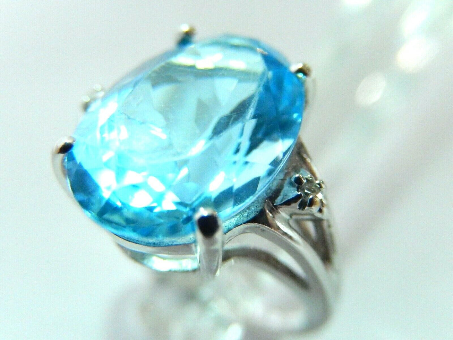 *VINTAGE* 10k White Gold 6.5CT Oval Sky Blue Topaz & Round Diamond Ring Sz 6