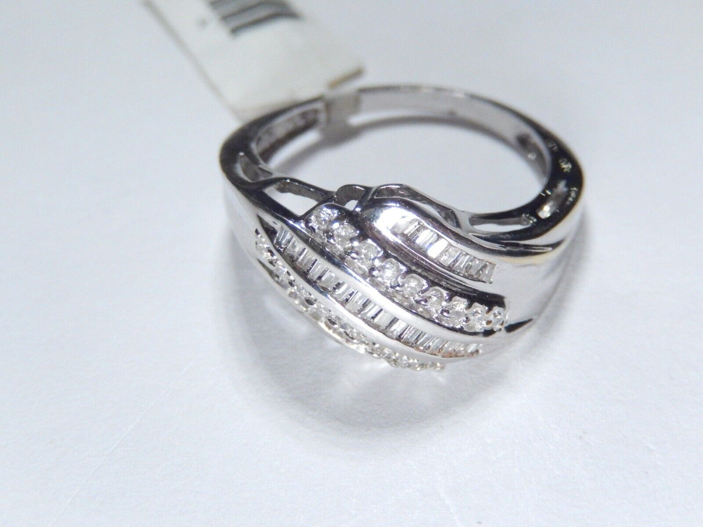 *NWT*  10K White Gold  .50CT Round & Baguette Natural VS Diamond Ring  Size 9